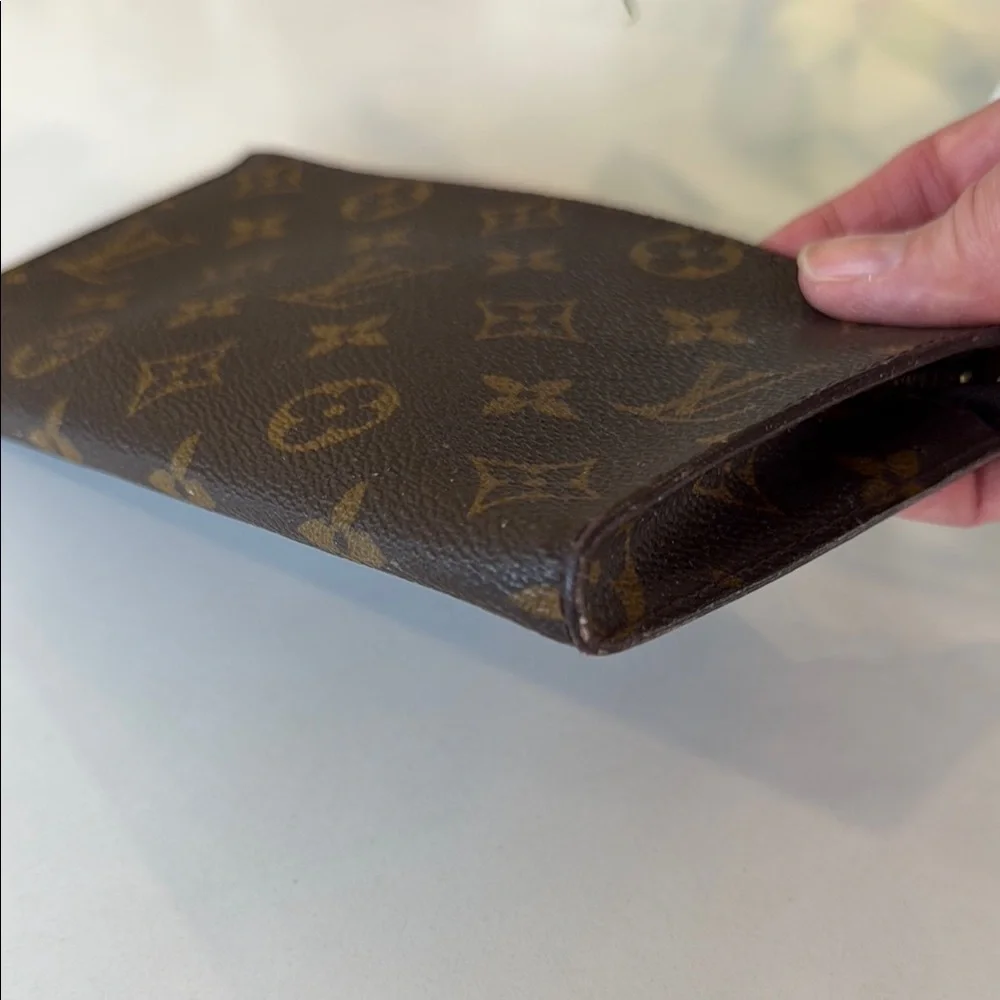 LOUIS VUITTON Monogram Bucket GM pouch - Picture 8 of 10